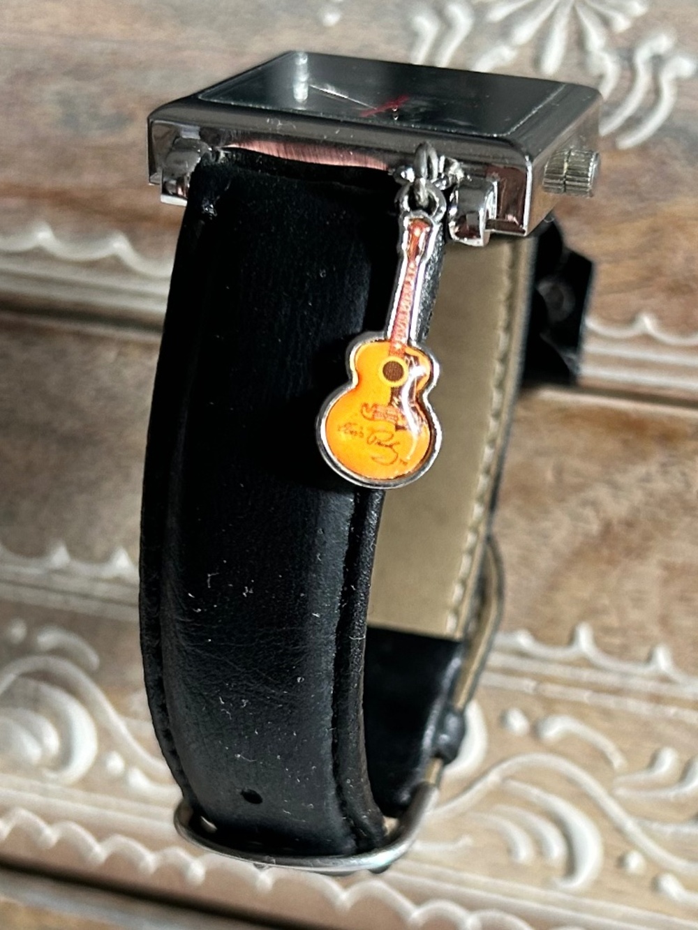 Rock around the clock with ELVIS WATCH - Picture 7 of 7
